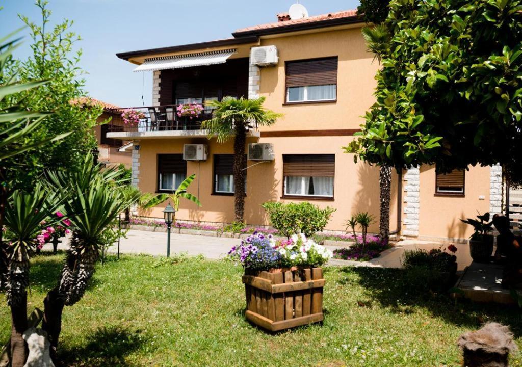 Apartment Anna Umago Exterior foto